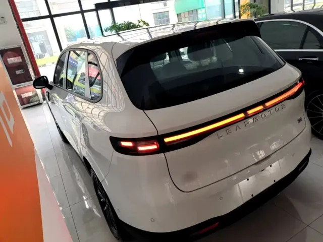 Leapmotor B10 — Фото автомобиля 4