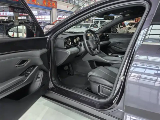 BYD Qin L — Фото автомобиля 7