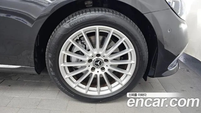 Mercedes-Benz E-Class — Фото автомобиля 18