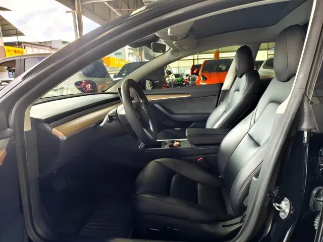 Tesla Model 3 — Фото автомобиля 14