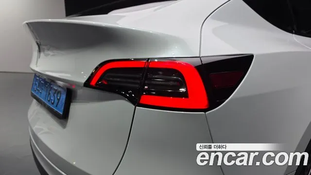 Tesla Model Y — Фото автомобиля 8