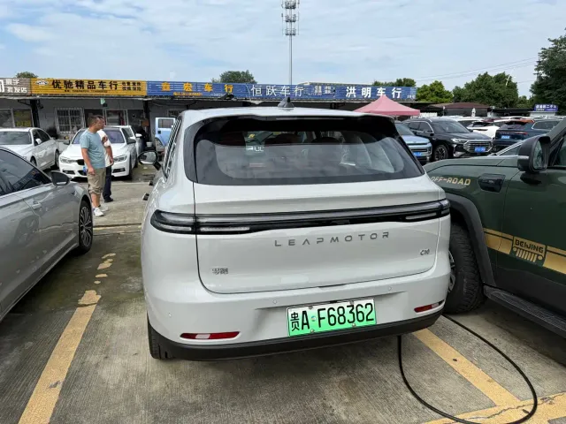 Leapmotor C10 — Фото автомобиля 14