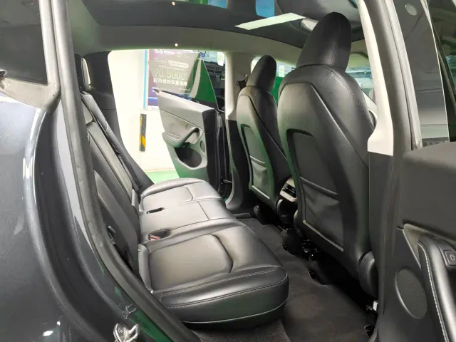 Tesla Model Y — Фото автомобиля 17
