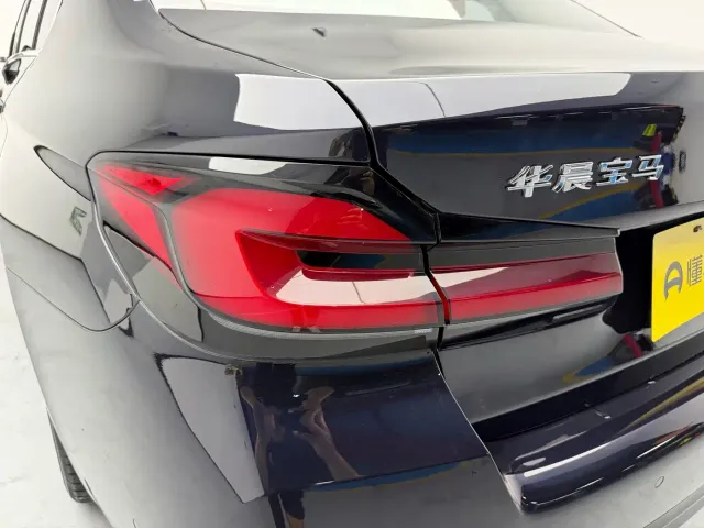 BMW 5 Series — Фото автомобиля 10
