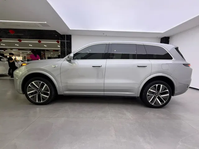 Li Auto L9 — Фото автомобиля 19