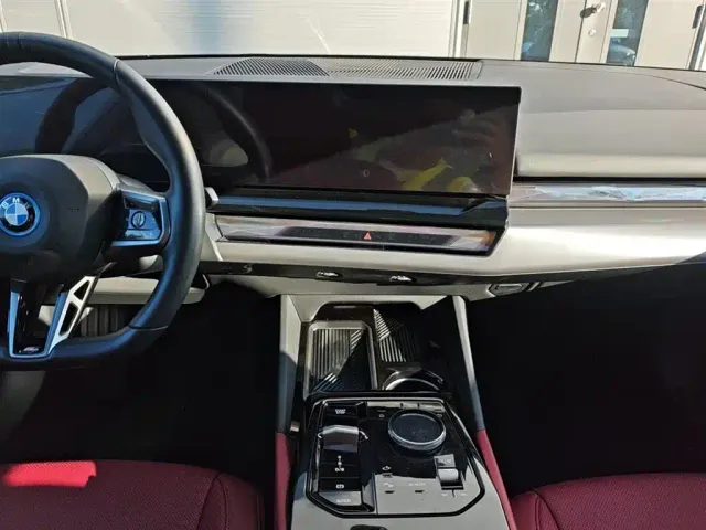 BMW i5 — Фото автомобиля 14