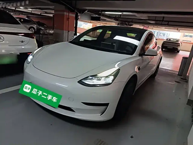 Фотография автомобиля — Tesla Model 3