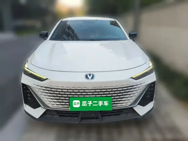 Changan UNI-V — Фото автомобиля 2