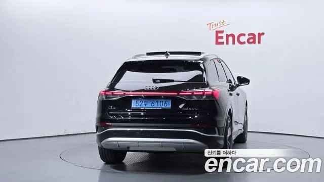 Audi Q4 e-tron — Фото автомобиля 4