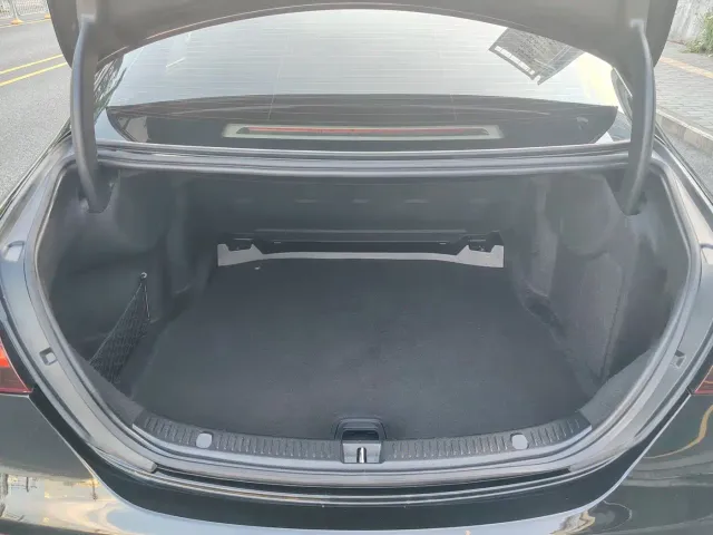 Mercedes-Benz E-Class — Фото автомобиля 20