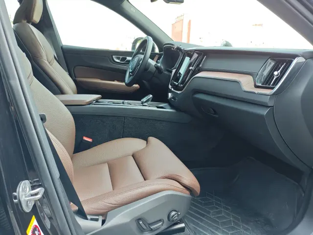 Volvo XC60 — Фото автомобиля 16