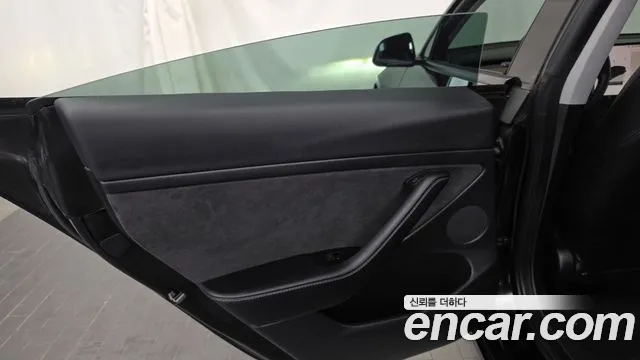 Tesla Model 3 — Фото автомобиля 14