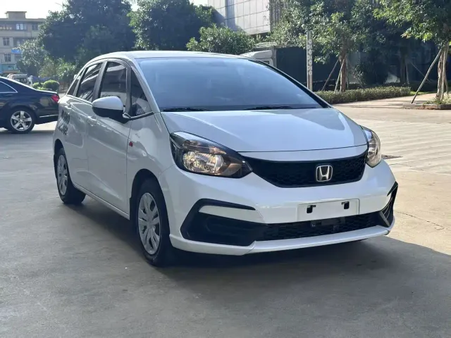 Honda Fit — Фото автомобиля 3