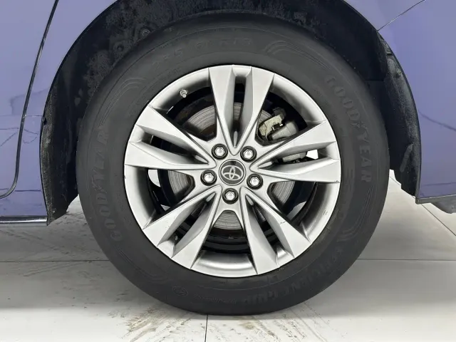 Toyota Sienna — Фото автомобиля 23