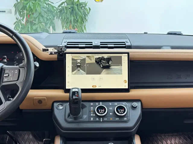 Land Rover Defender — Фото автомобиля 11