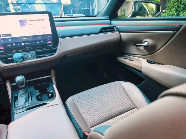 Lexus ES — Фото автомобиля 7