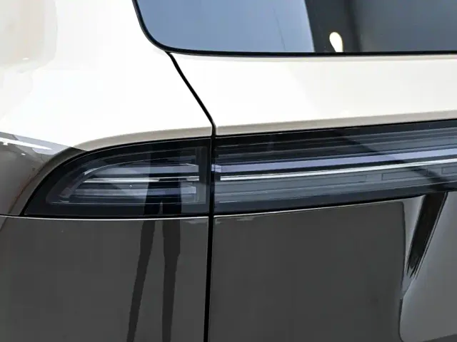 Li Auto L9 — Фото автомобиля 11