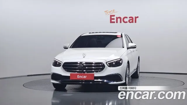 Mercedes-Benz E-Class — Фото автомобиля 3