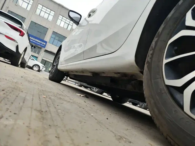 Roewe i6 MAX EV — Фото автомобиля 21