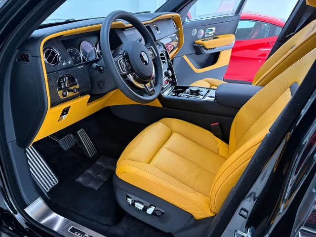 Rolls-Royce Cullinan — Фото автомобиля 2