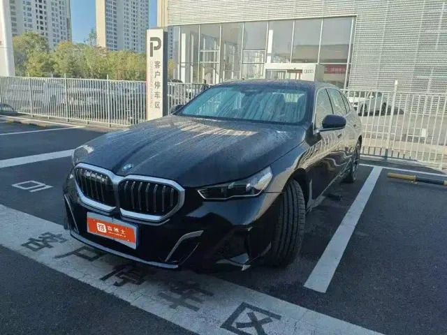 Фотография автомобиля — BMW 5 Series