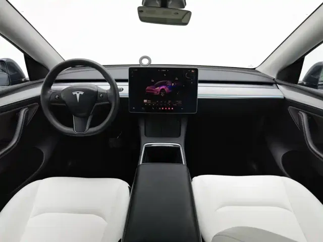 Tesla Model Y — Фото автомобиля 5
