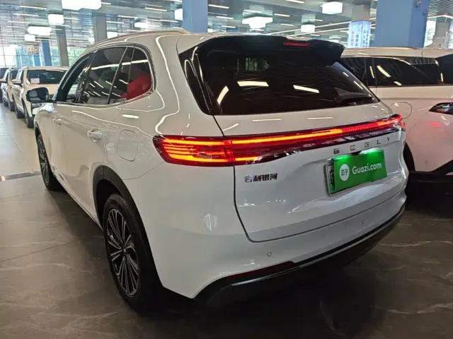 Geely Galaxy Starship 7 EM-i — Фото автомобиля 4