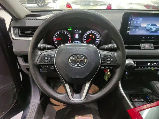 Toyota RAV4 — Фото автомобиля 10