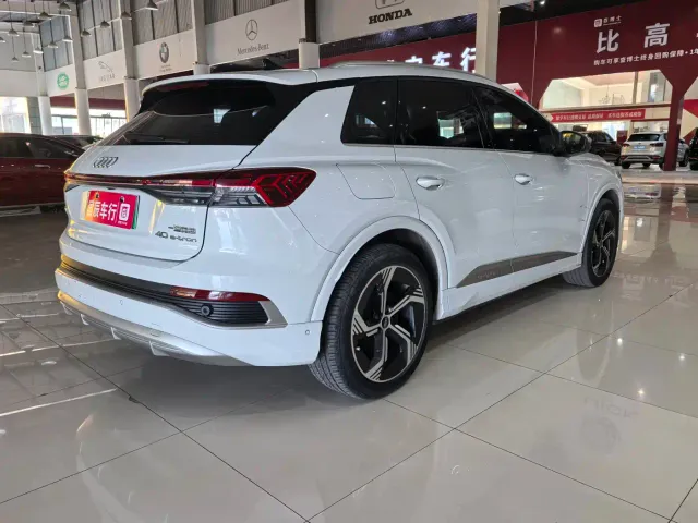 Audi Q4 e-tron — Фото автомобиля 4