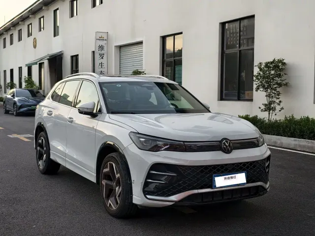 Volkswagen Tiguan L — Фото автомобиля 2