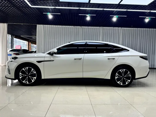 BYD Seal 07 EV — Фото автомобиля 8