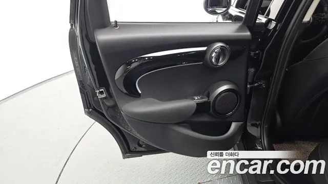 MINI Cooper — Фото автомобиля 26
