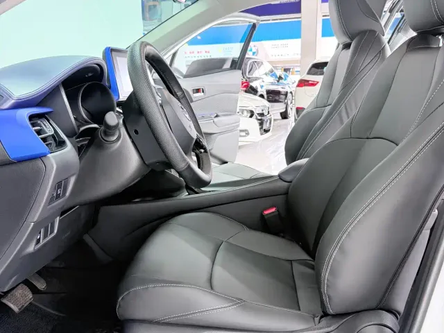 Toyota C-HR — Фото автомобиля 4