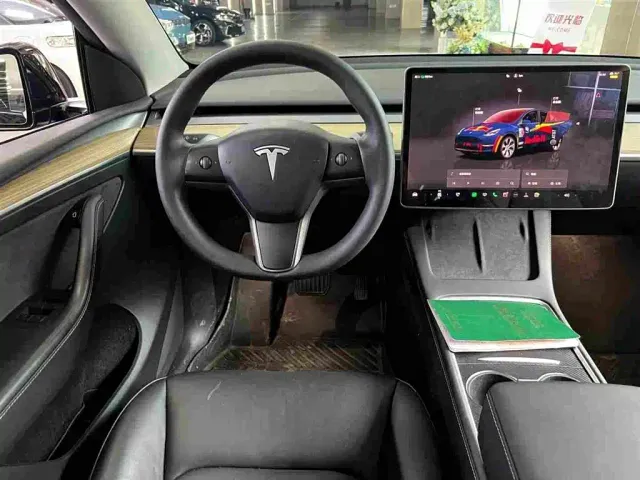 Tesla Model Y — Фото автомобиля 8