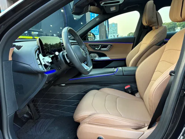 Mercedes-Benz E-Class — Фото автомобиля 12