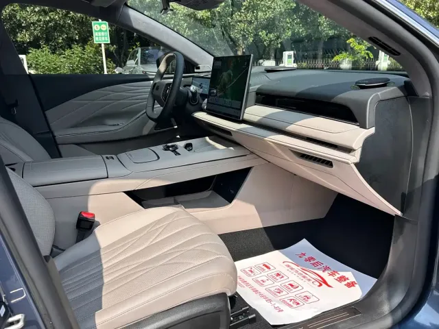 Geely Galaxy Galaxy Xingyao 8 2025 Model 130km EM-i Flagship Edition — Фото автомобиля 6