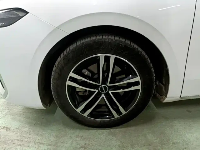 Roewe M7 DMH — Фото автомобиля 22