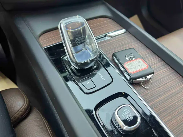 Volvo XC60 — Фото автомобиля 18
