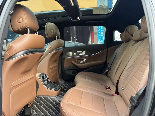 Mercedes-Benz E-Class — Фото автомобиля 14