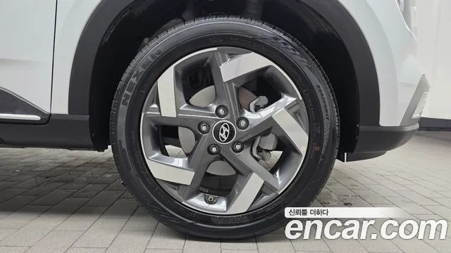 Hyundai Venue — Фото автомобиля 6