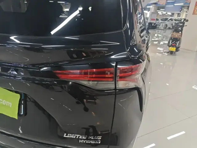 Toyota Sienna — Фото автомобиля 7