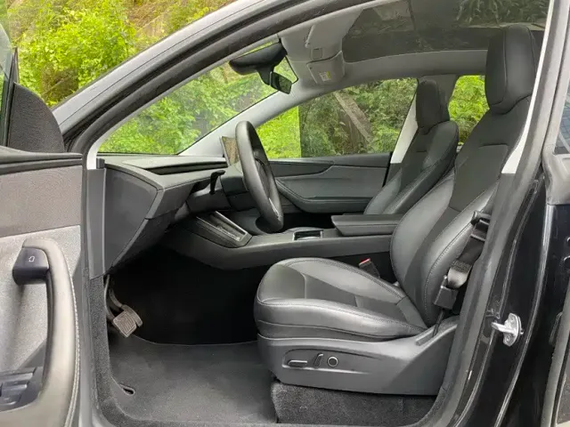 Tesla Model Y — Фото автомобиля 6