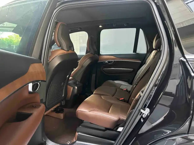 Volvo XC90 — Фото автомобиля 4
