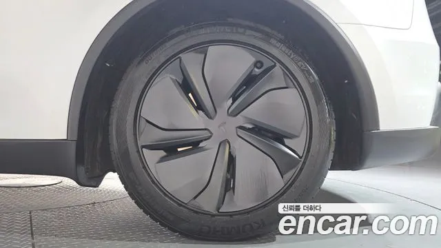 Tesla Model Y — Фото автомобиля 20