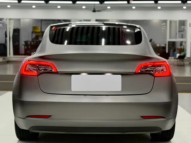 Tesla Model 3 — Фото автомобиля 5