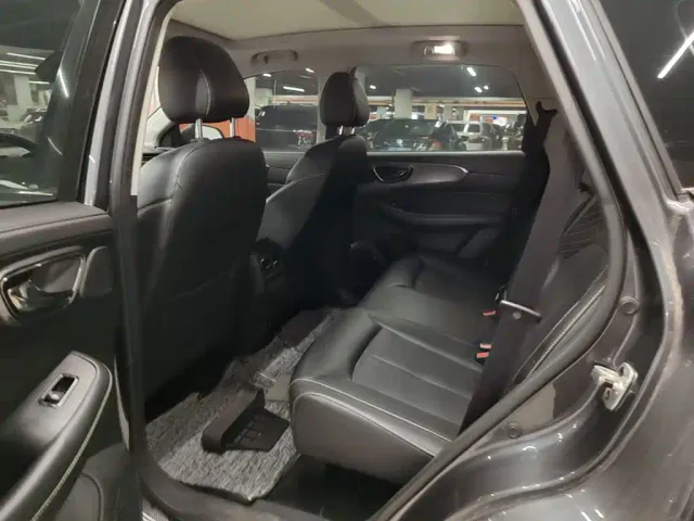 Roewe RX5 — Фото автомобиля 16