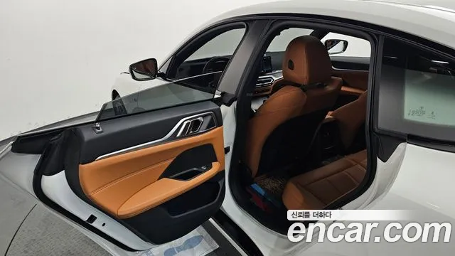 BMW i4 — Фото автомобиля 13