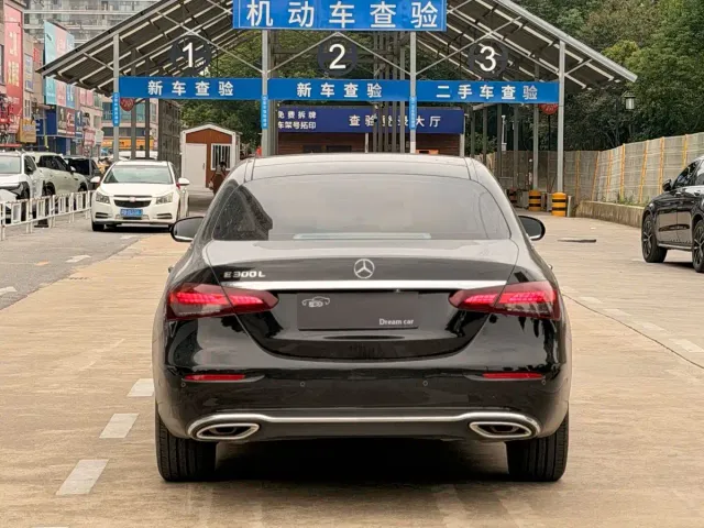 Mercedes-Benz Mercedes-Benz E-Class 2022 E 300 L Fashion — Фото автомобиля 10