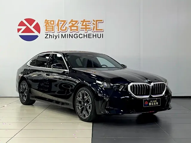 BMW 5 Series — Фото автомобиля 3