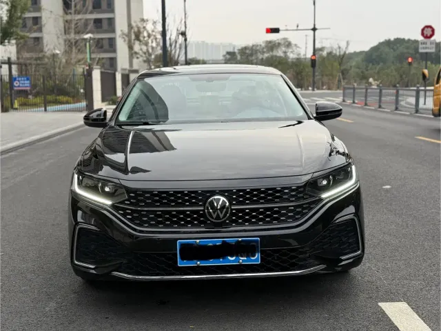Volkswagen Passat — Фото автомобиля 2